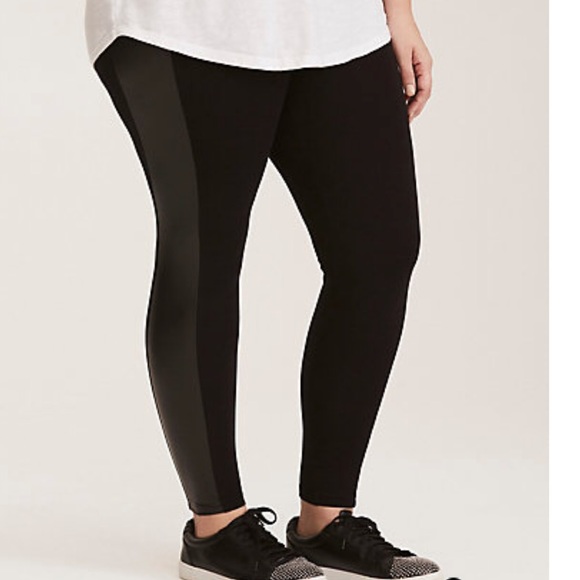 Torrid Faux Leather Stripe Leggings 1x 2x Black - Picture 2 of 3